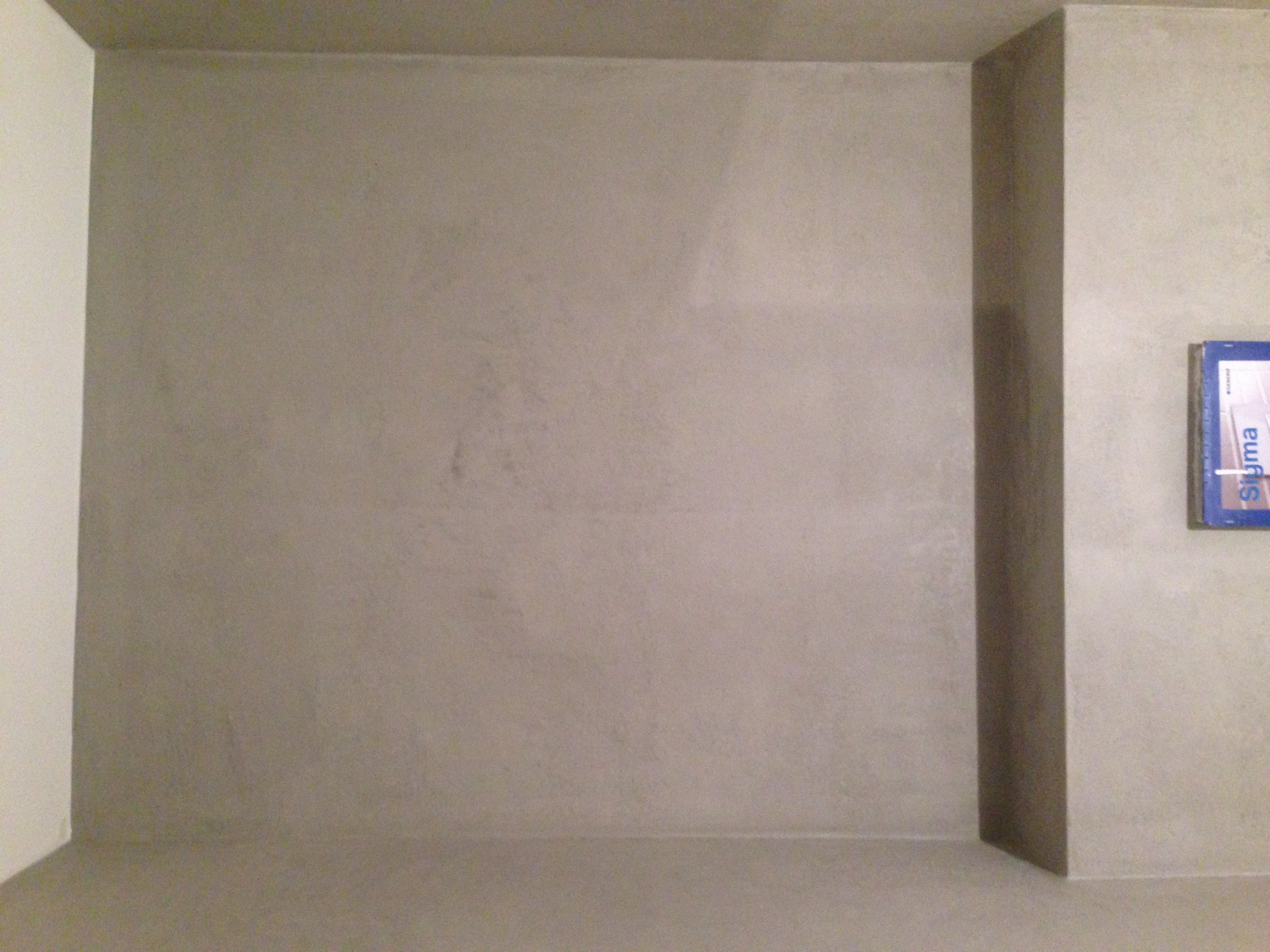 Imitace pohledového betonu v koupelně Malešice (3)