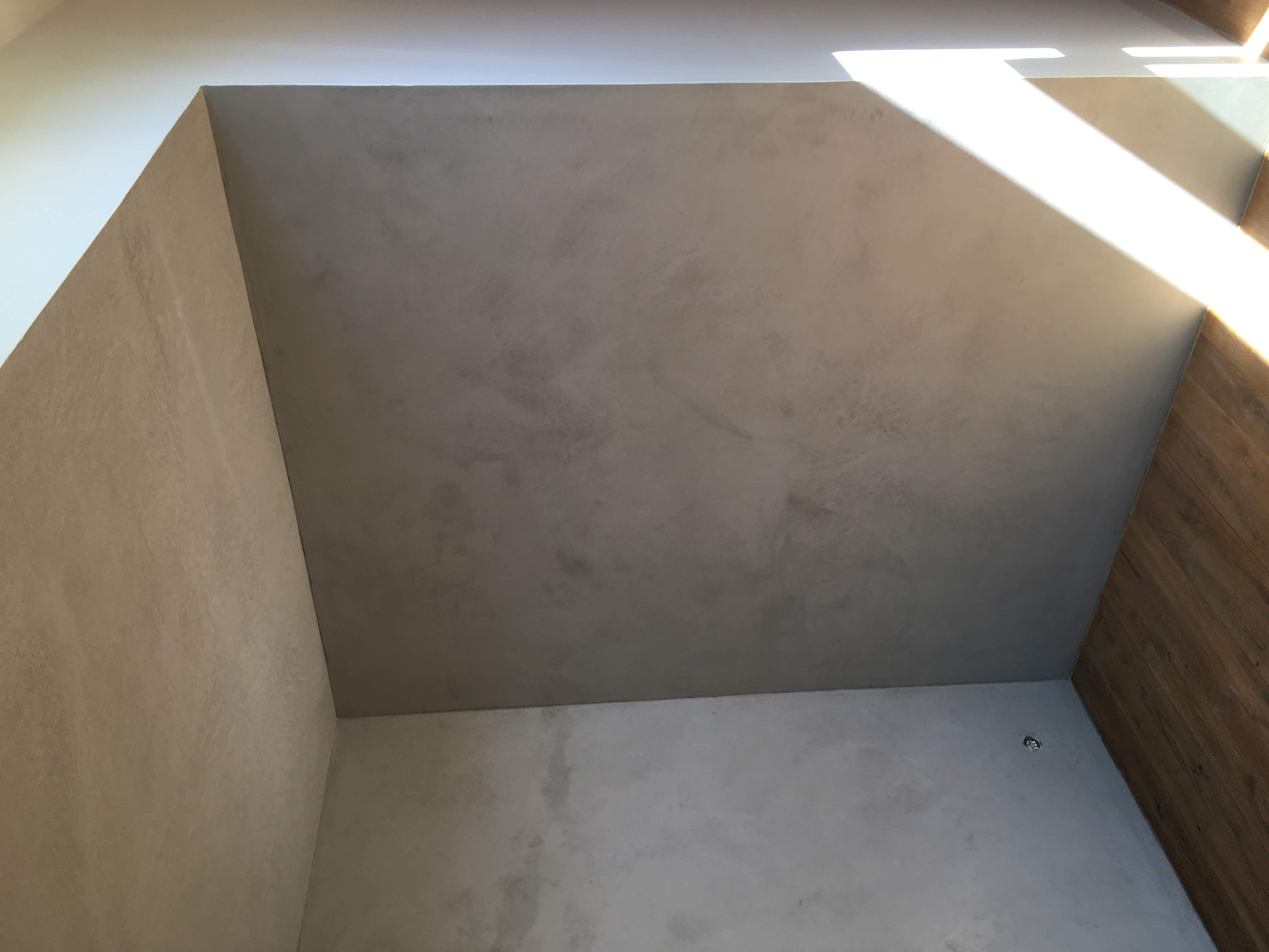 Imitace pohledového betonu v chodbě (8)